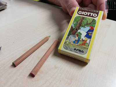 �Tra i miei clienti ci sono tanti �nostalgici� � riferisce Michele �. Ancora oggi acquistano articoli come i pastelli Giotto, detti �giottini�, usati da chi andava all�asilo quarant�anni fa...